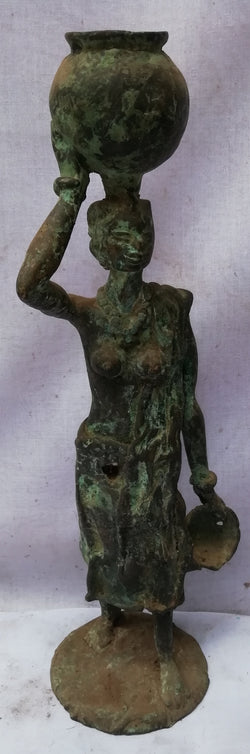 Statuette en bronze - Porteuse d'eau