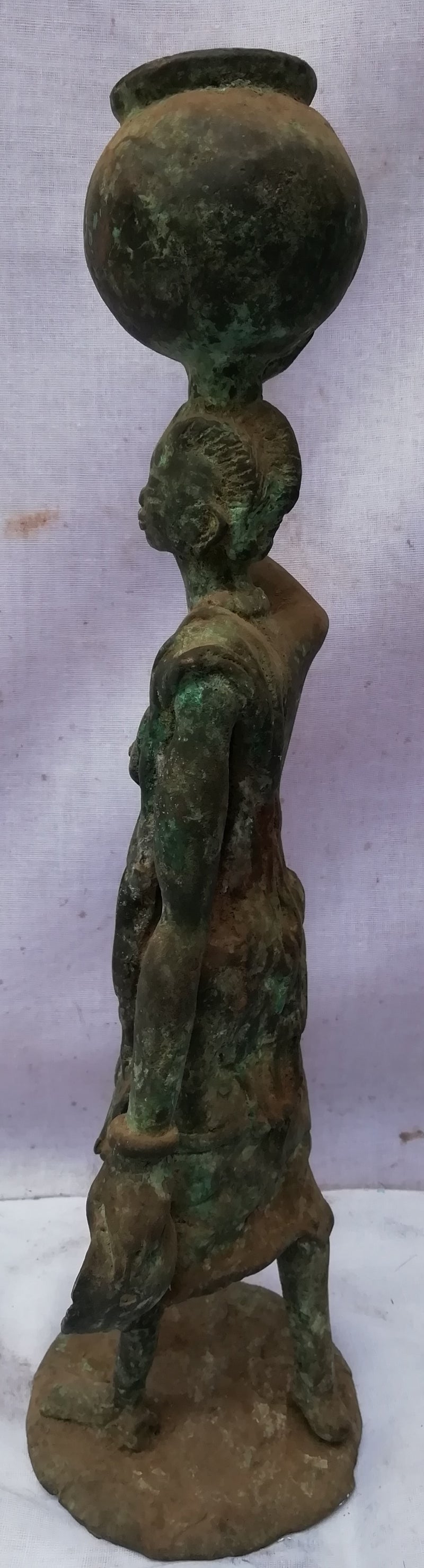 Statuette en bronze - Porteuse d'eau